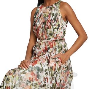 Badgley Mischka
Pleated Floral Dress